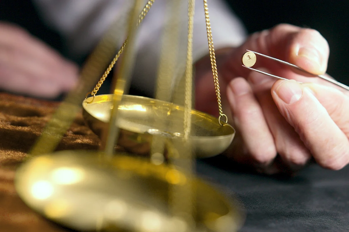 واحدهای اندازه‌گیری وزن طلا: آشنایی با سوت، قیراط، مثقال و اونس